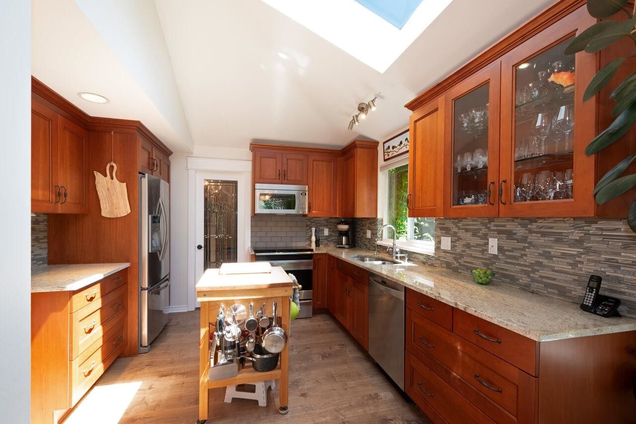 Listing Image 11