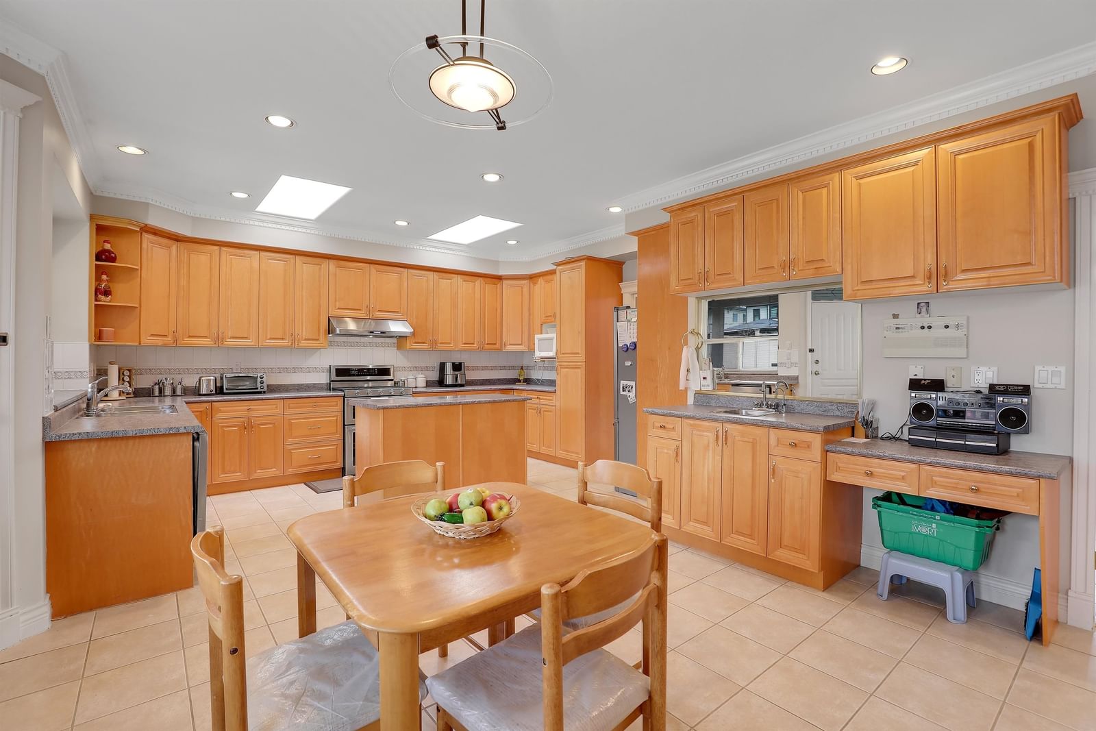 Listing Image 6