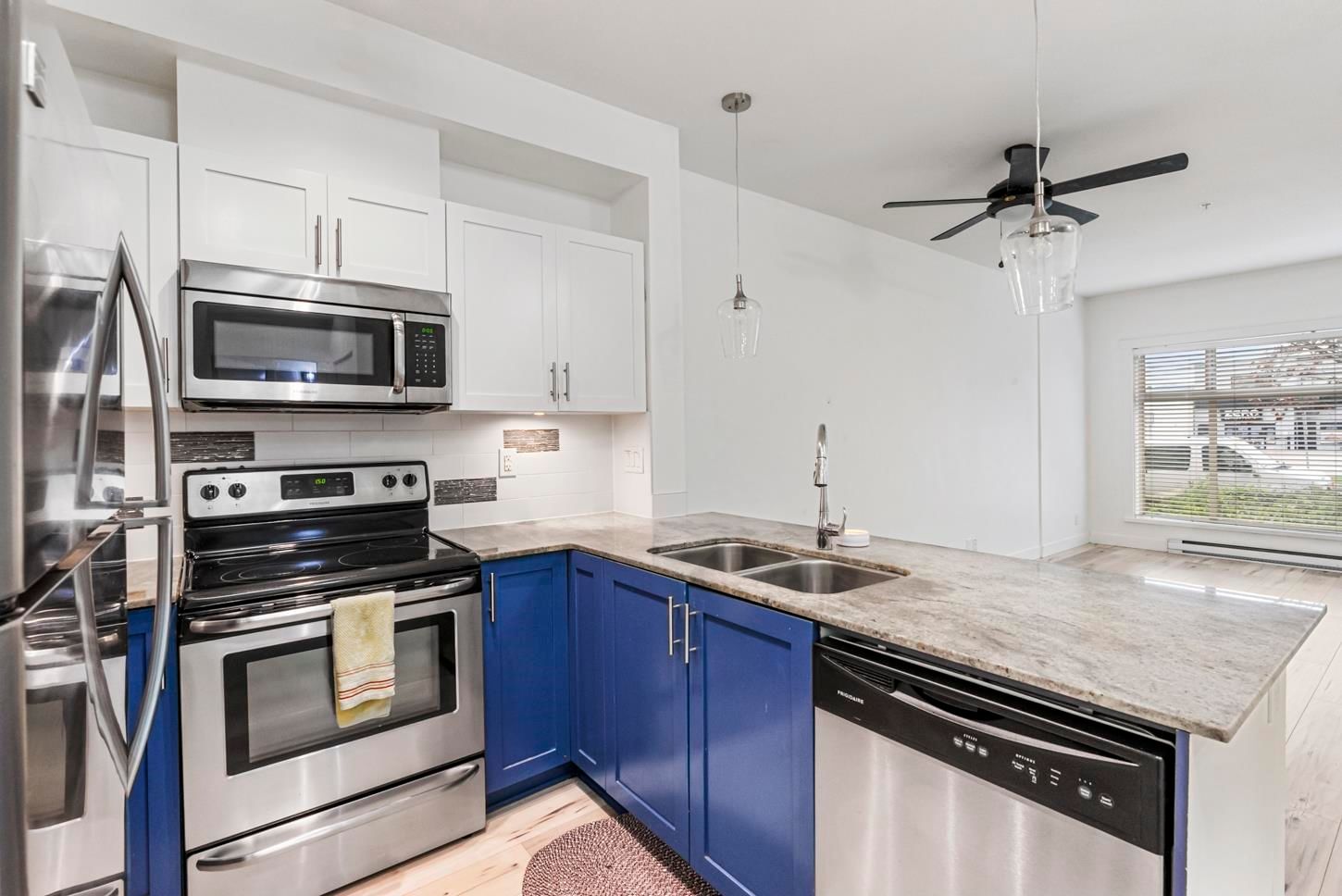 Listing Image 12