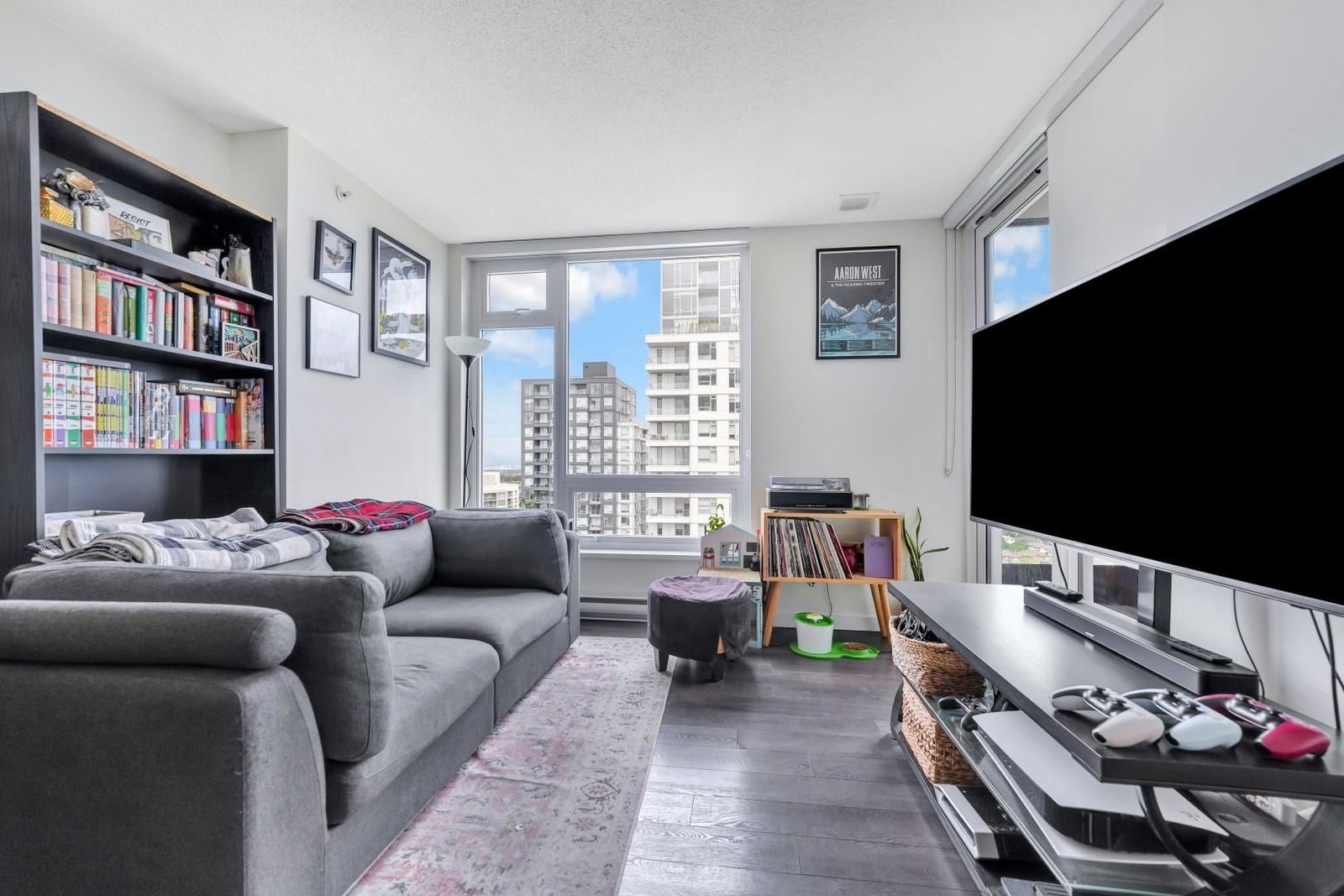 Listing Image 10