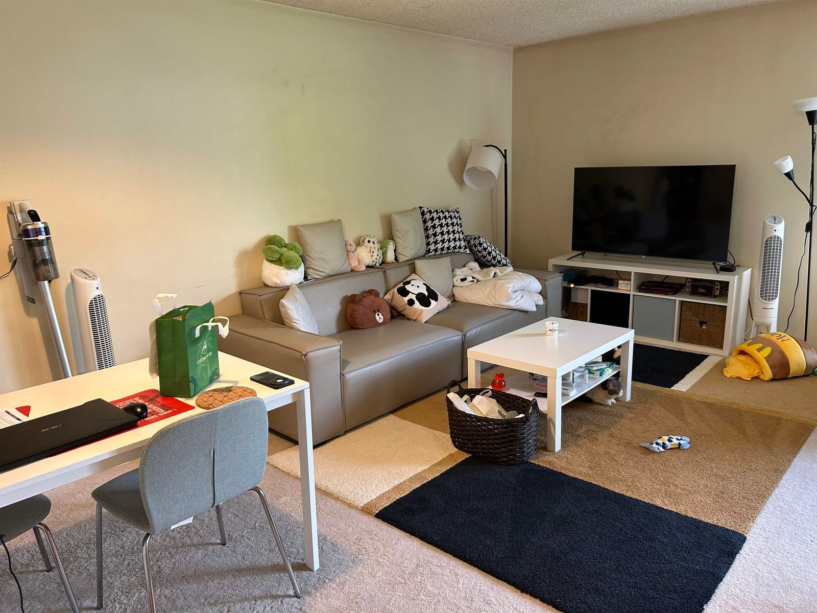 Listing Image 4