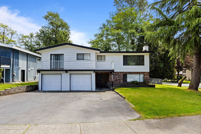 8864 Ursus Crescent