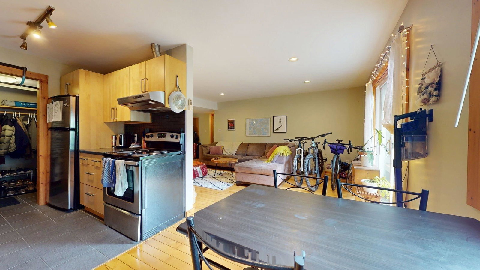 Listing Image 9