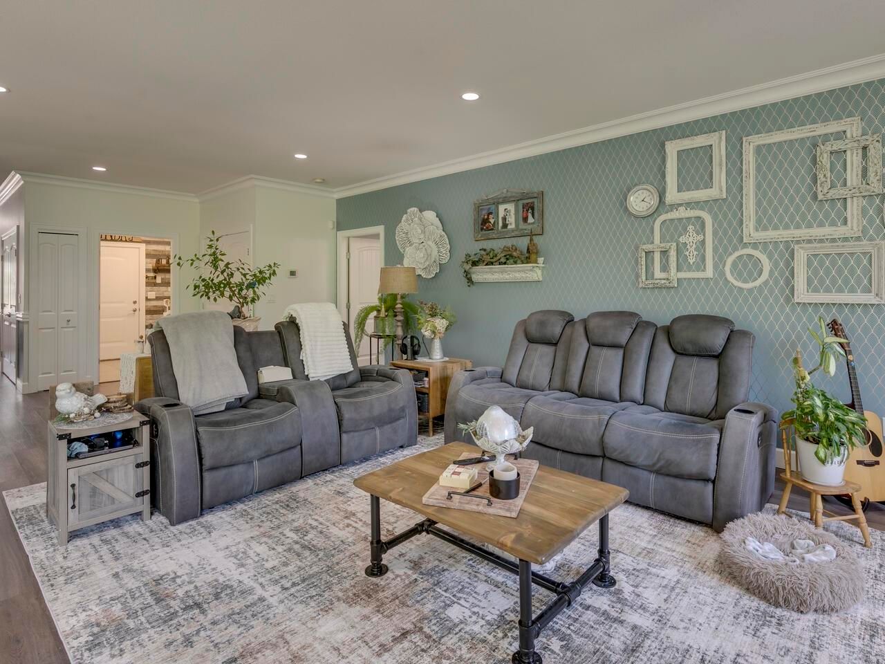 Listing Image 12