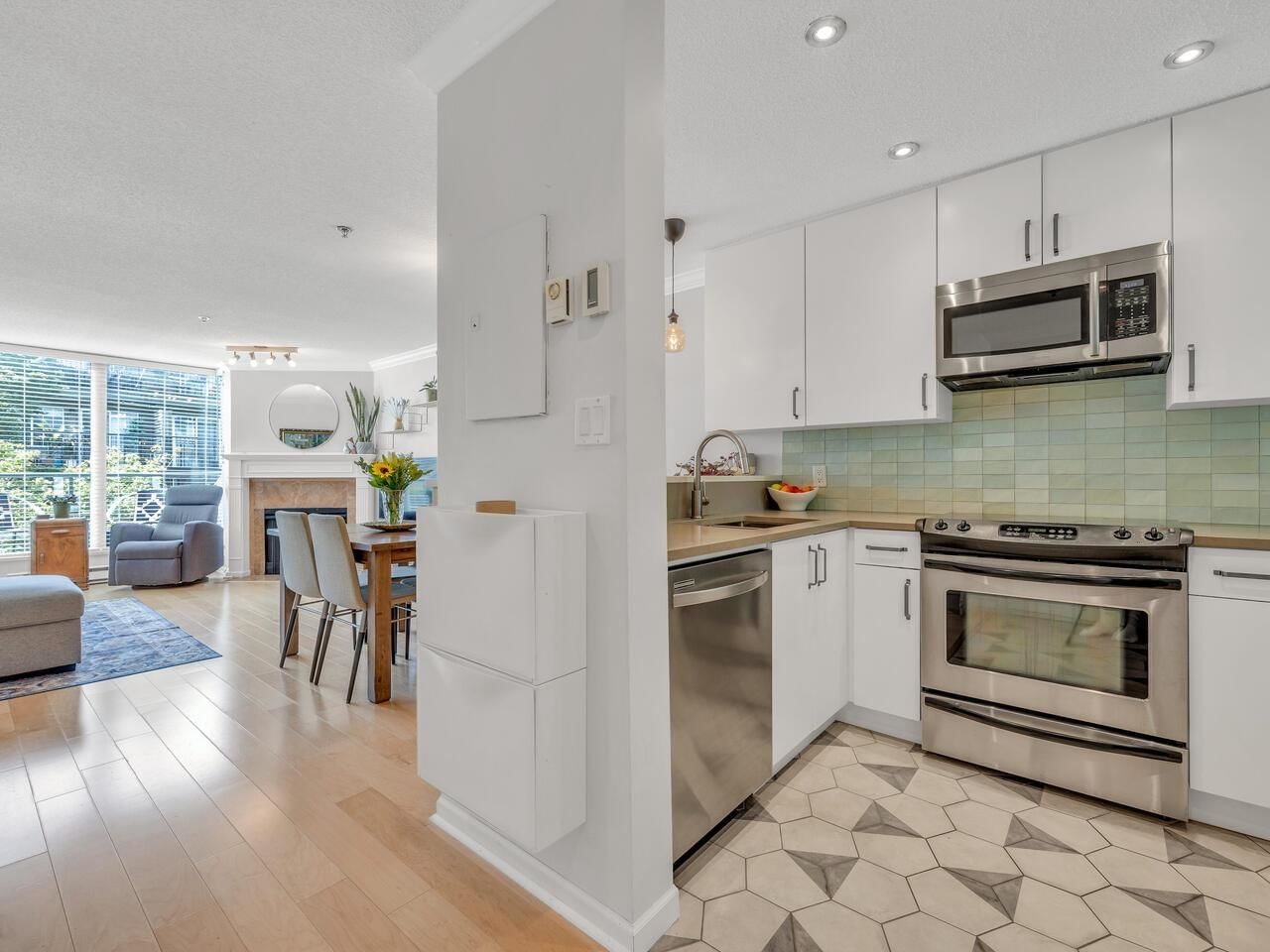 Listing Image 10