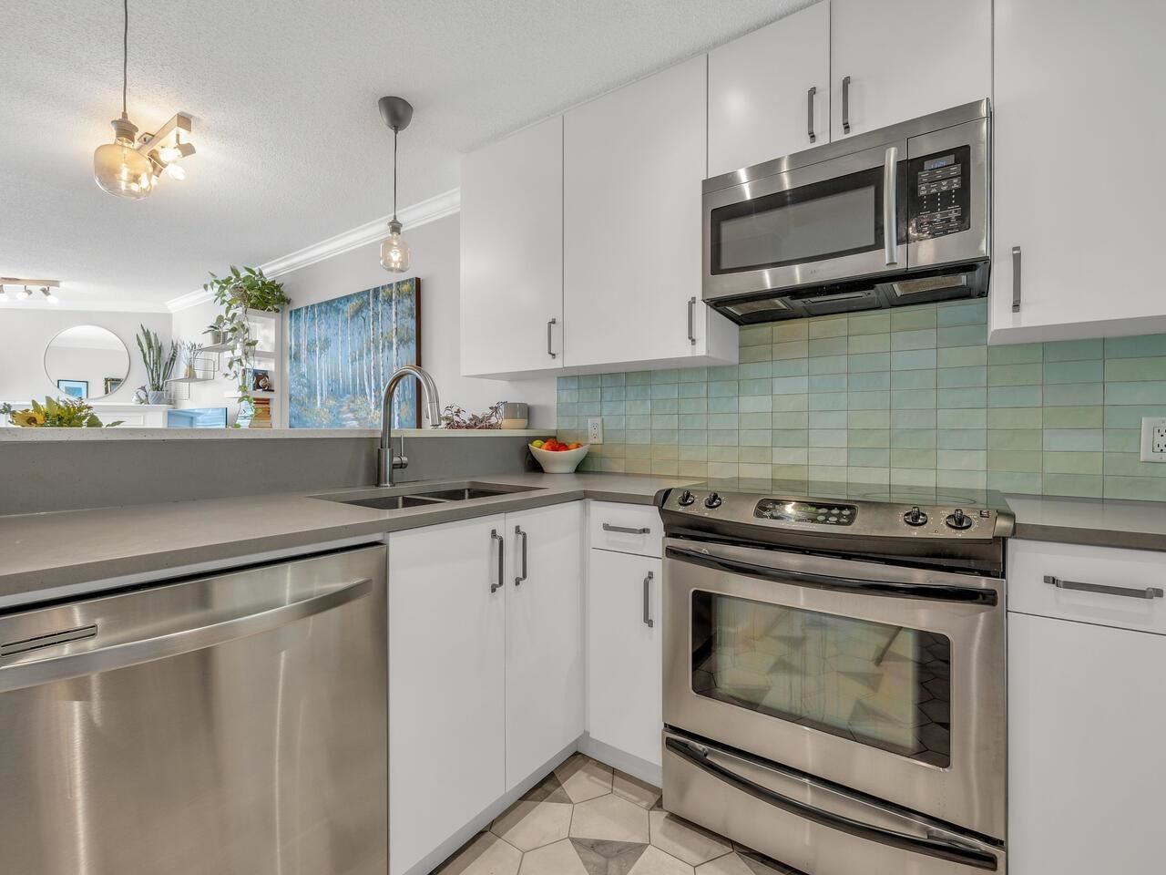 Listing Image 12