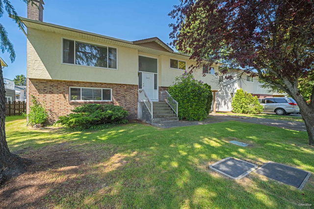 7411 Thormanby Crescent