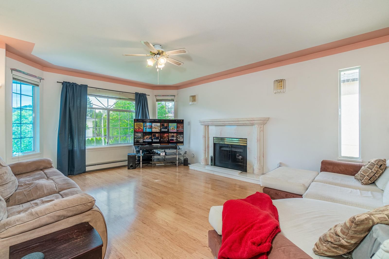 Listing Image 3
