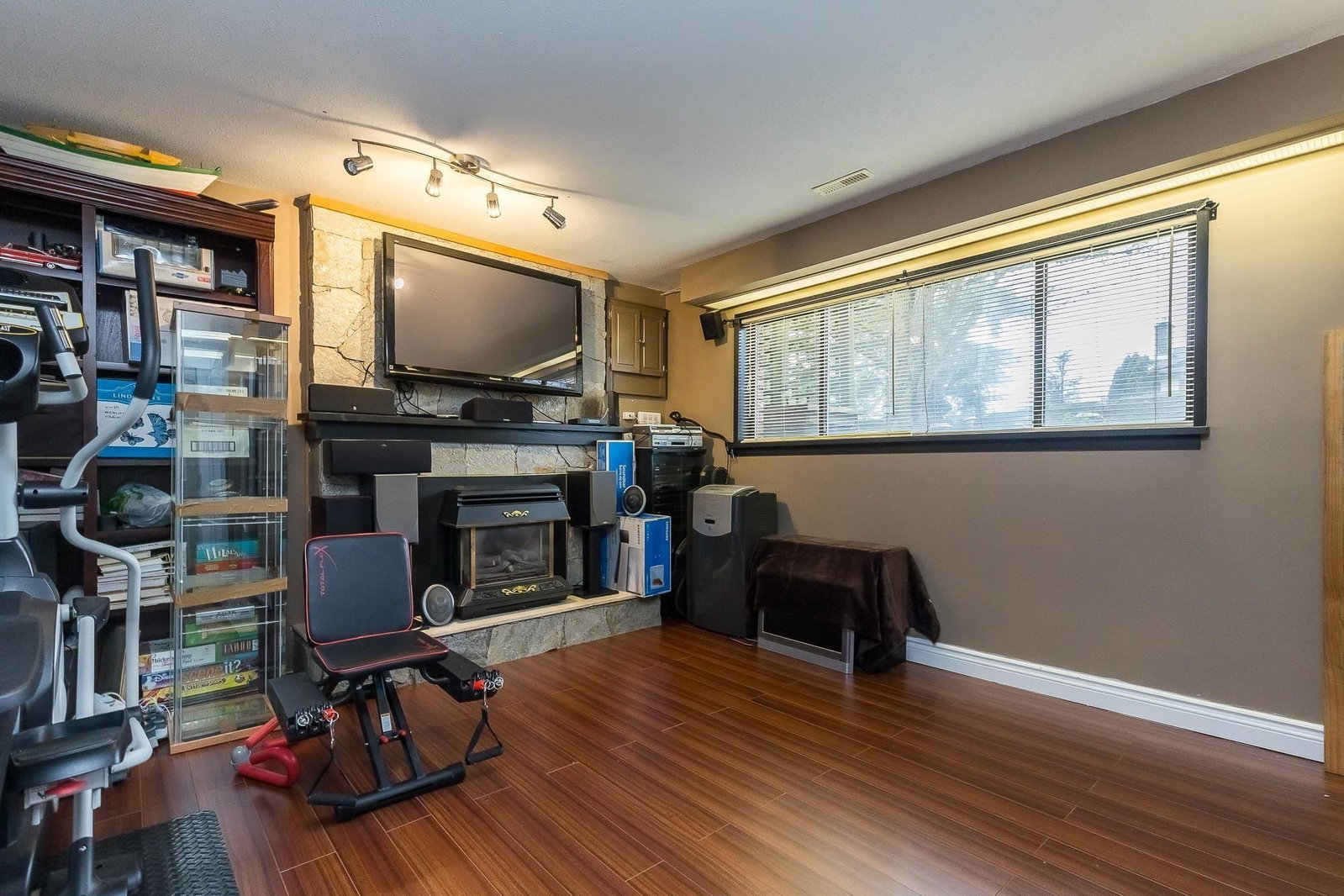 Listing Image 19