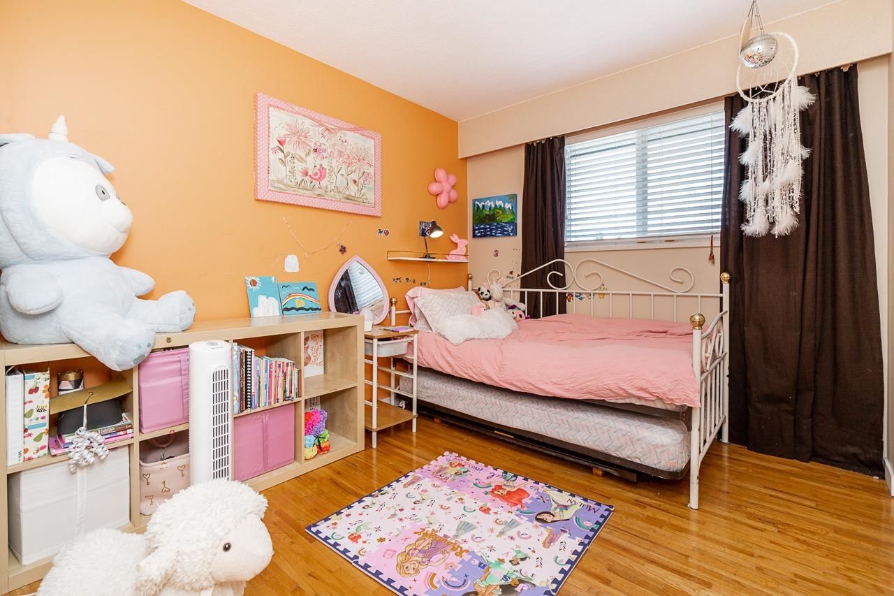 Listing Image 14