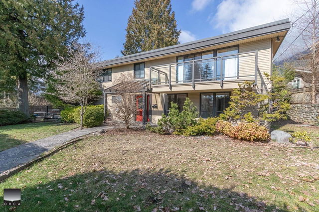 4524 Marineview Crescent