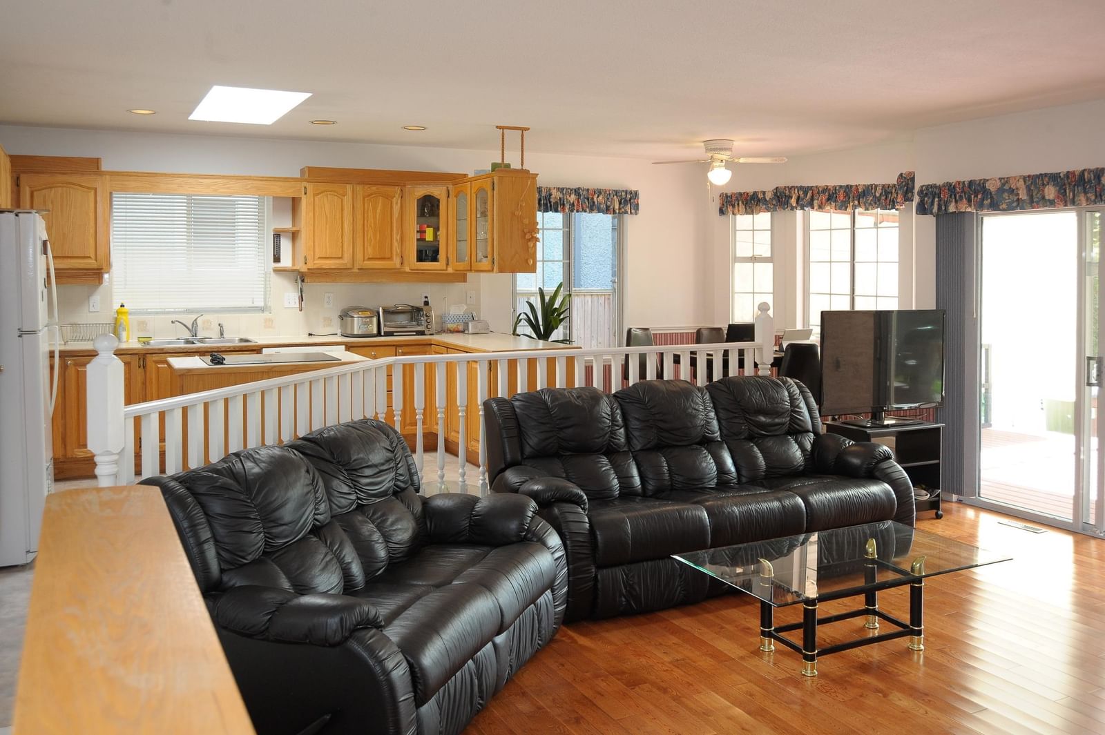 Listing Image 11