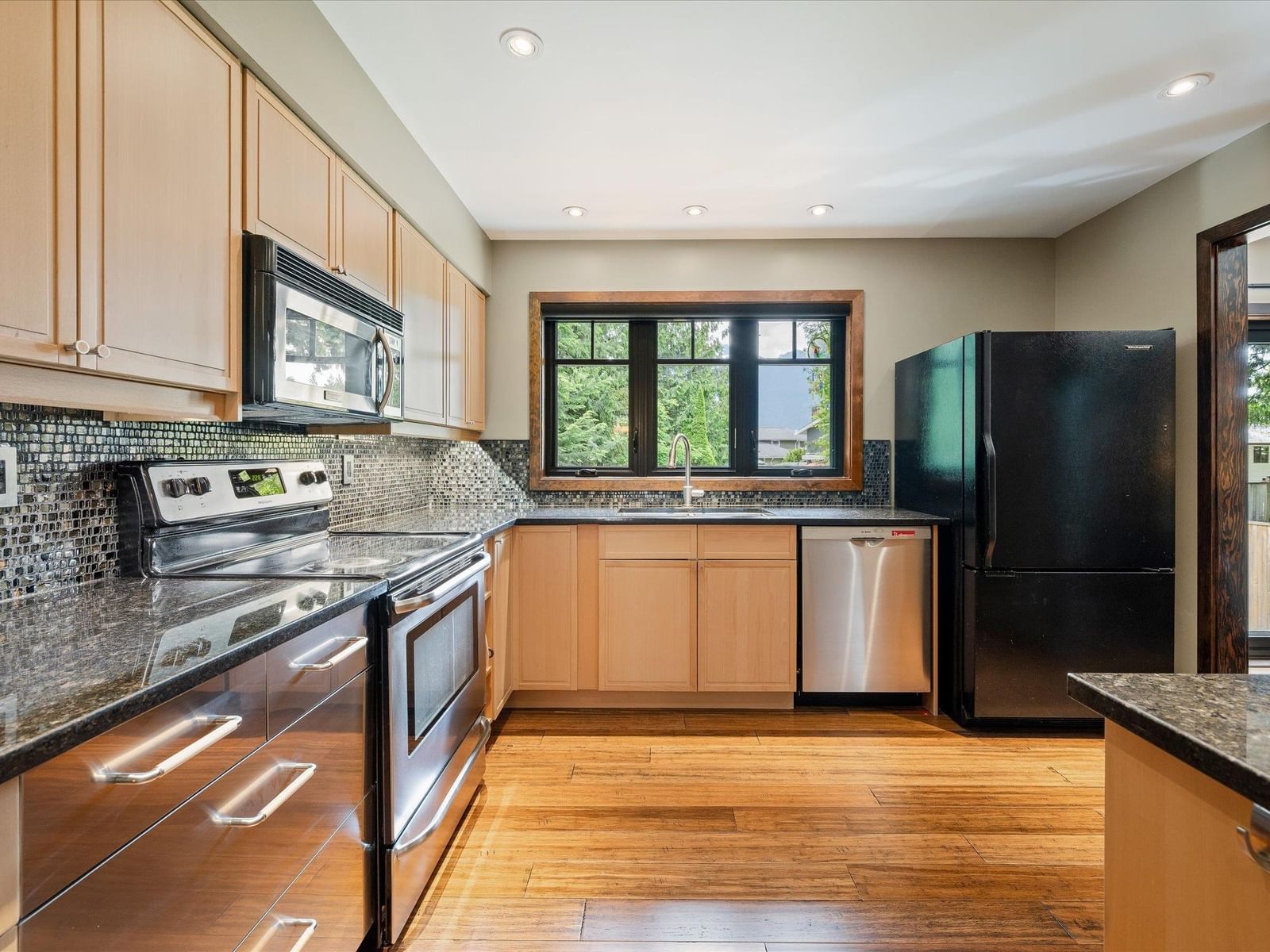 Listing Image 8