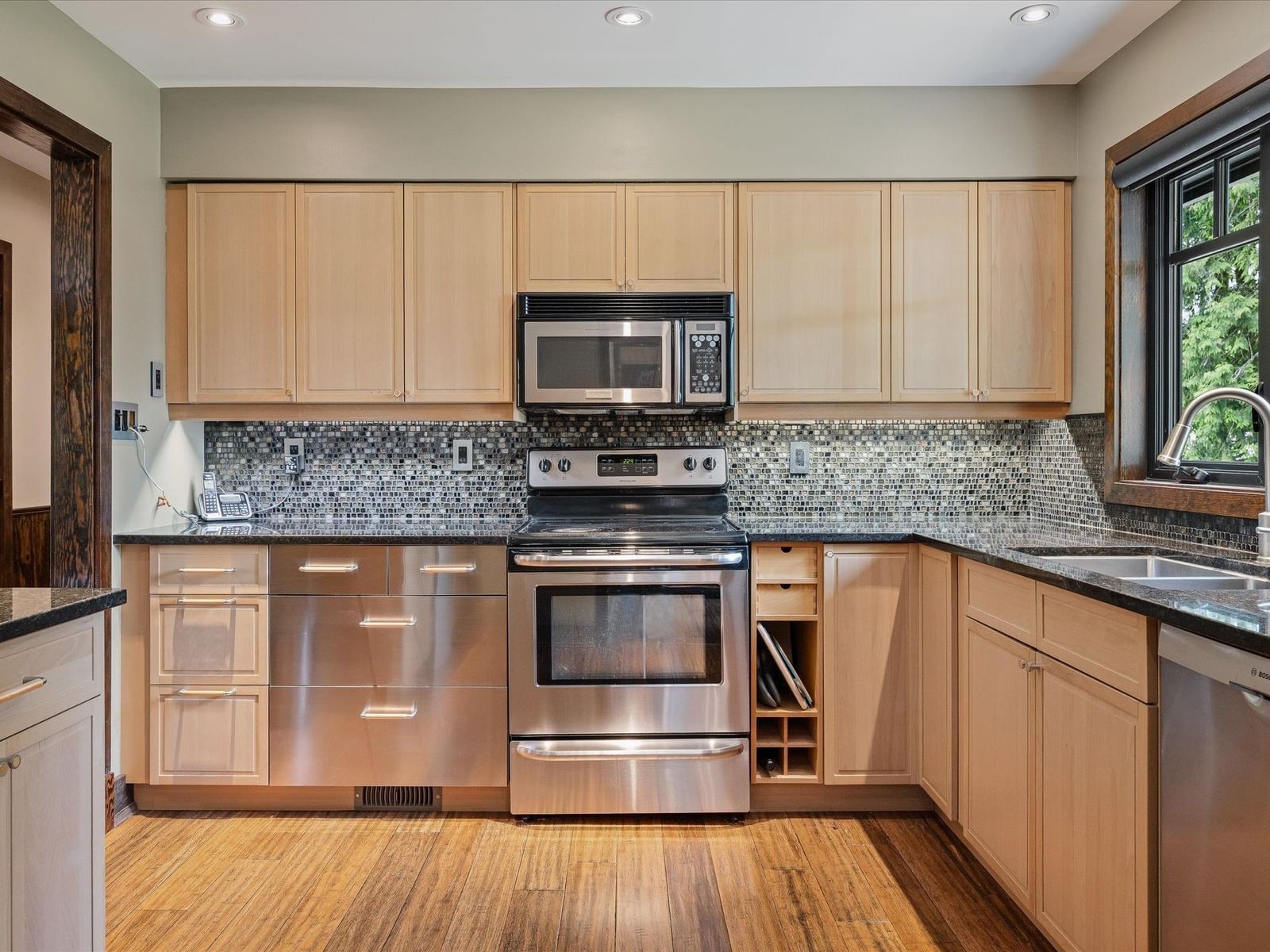 Listing Image 9
