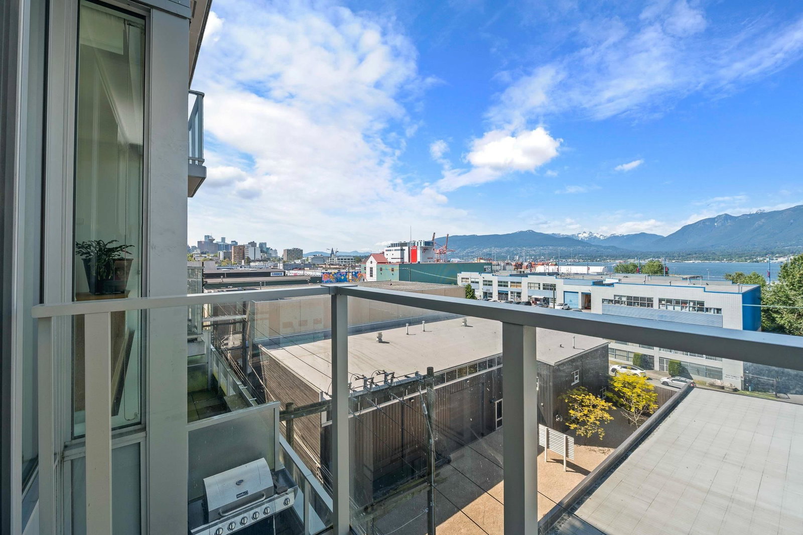 Listing Image 11