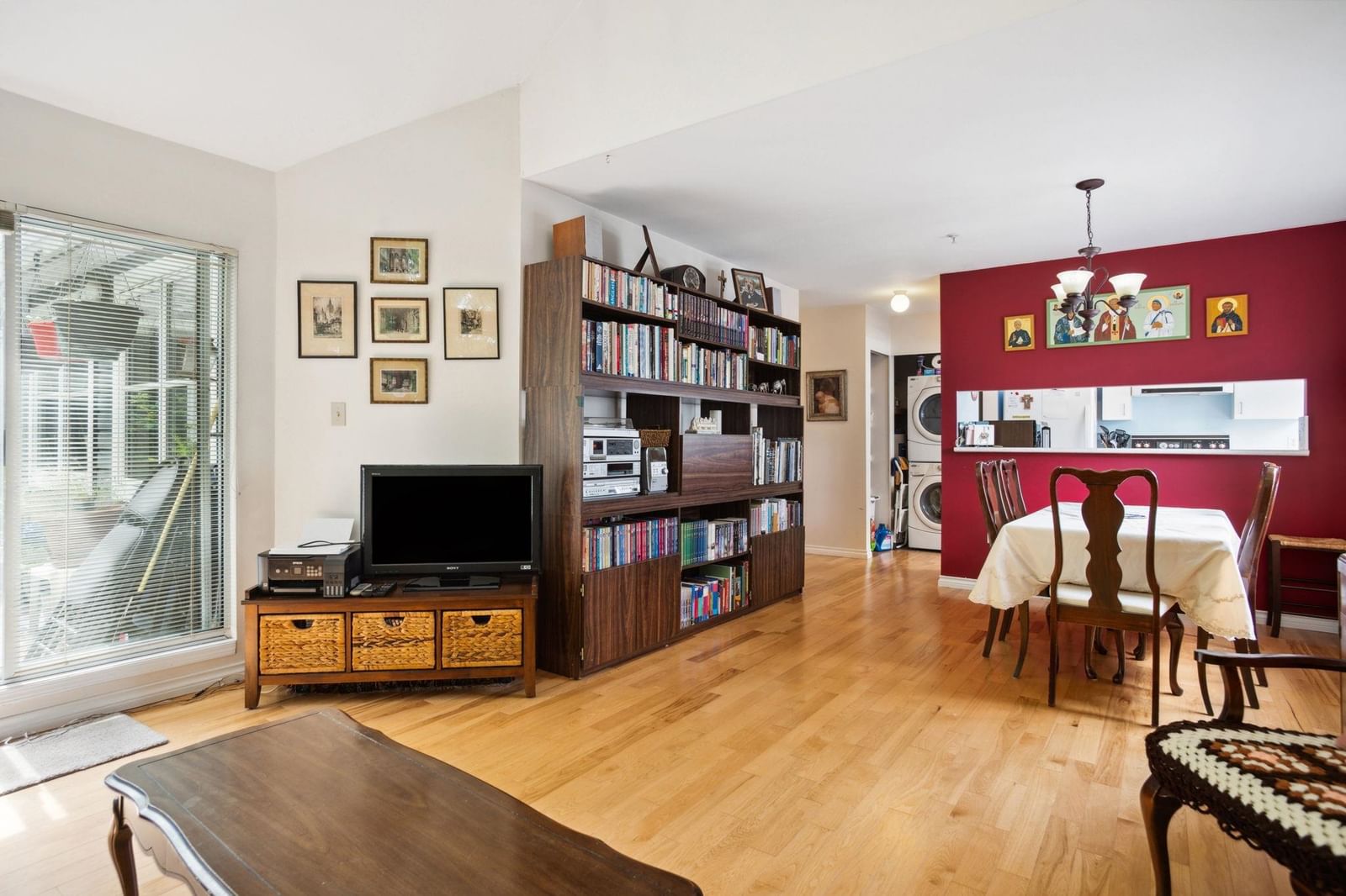 Listing Image 9