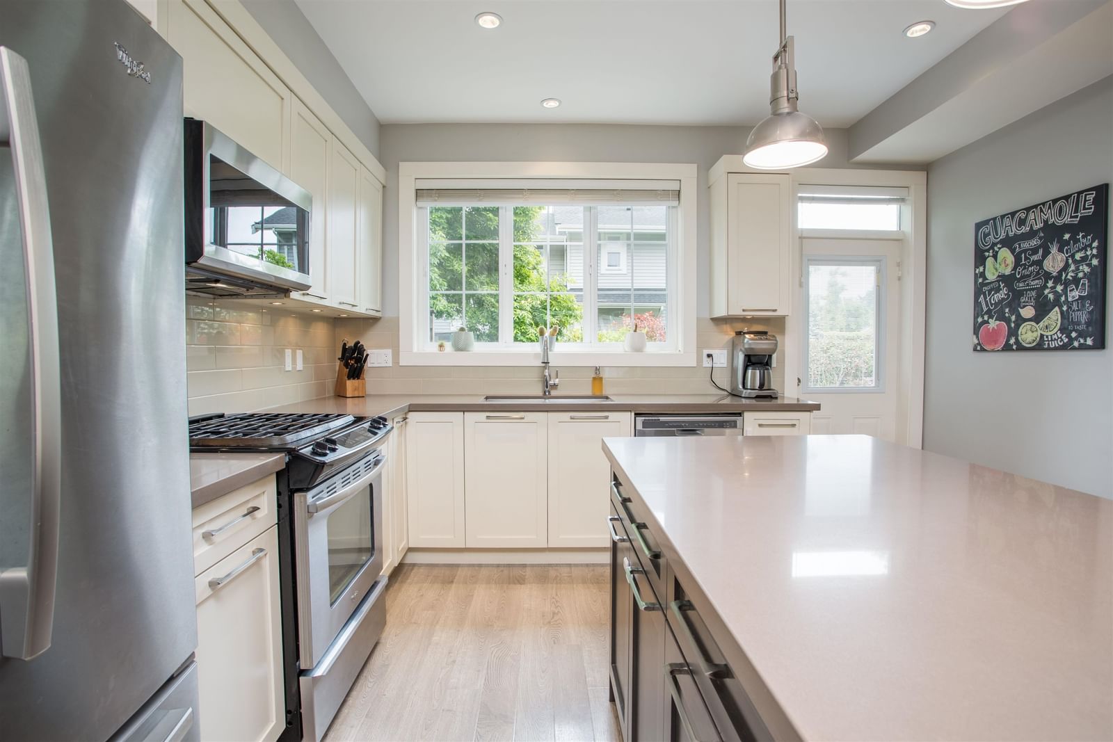 Listing Image 10