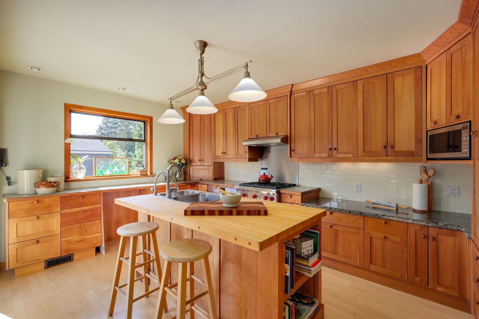 Listing Image 12