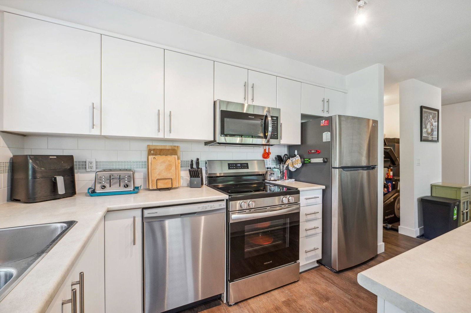 Listing Image 16