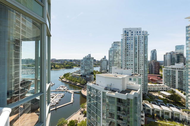 2106 - 1077 Marinaside Crescent