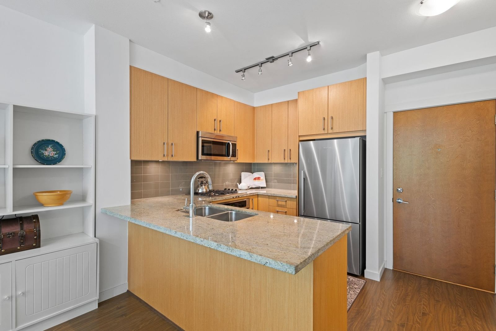 Listing Image 6