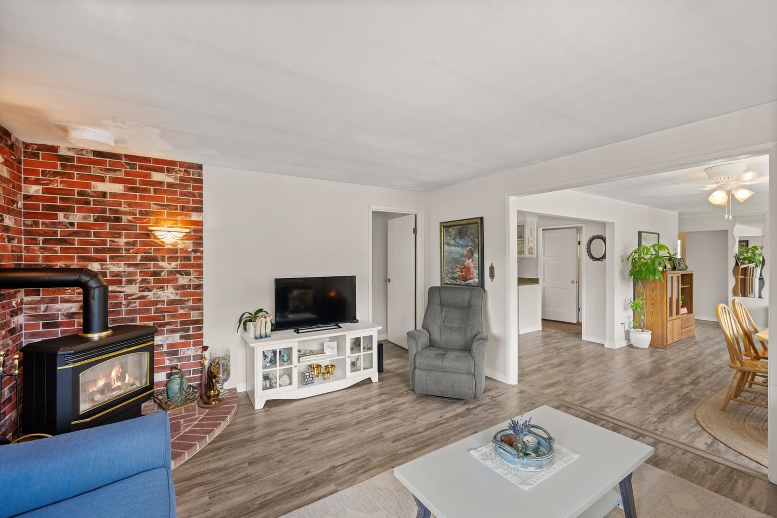 Listing Image 8