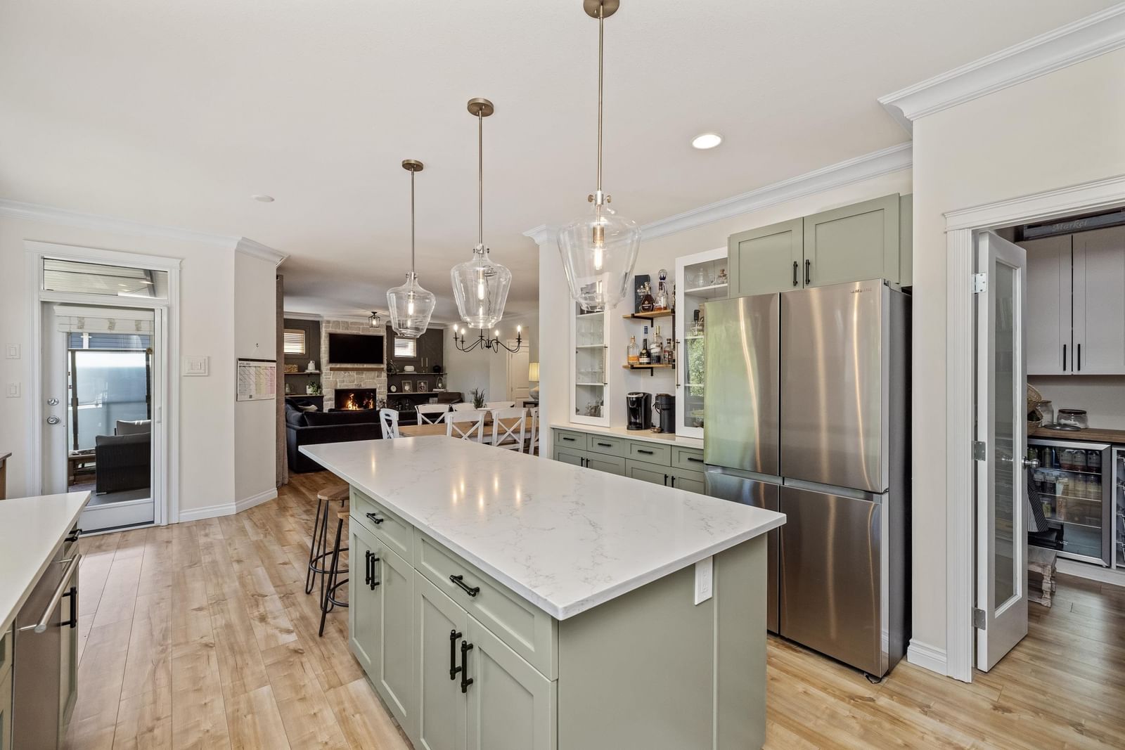 Listing Image 10