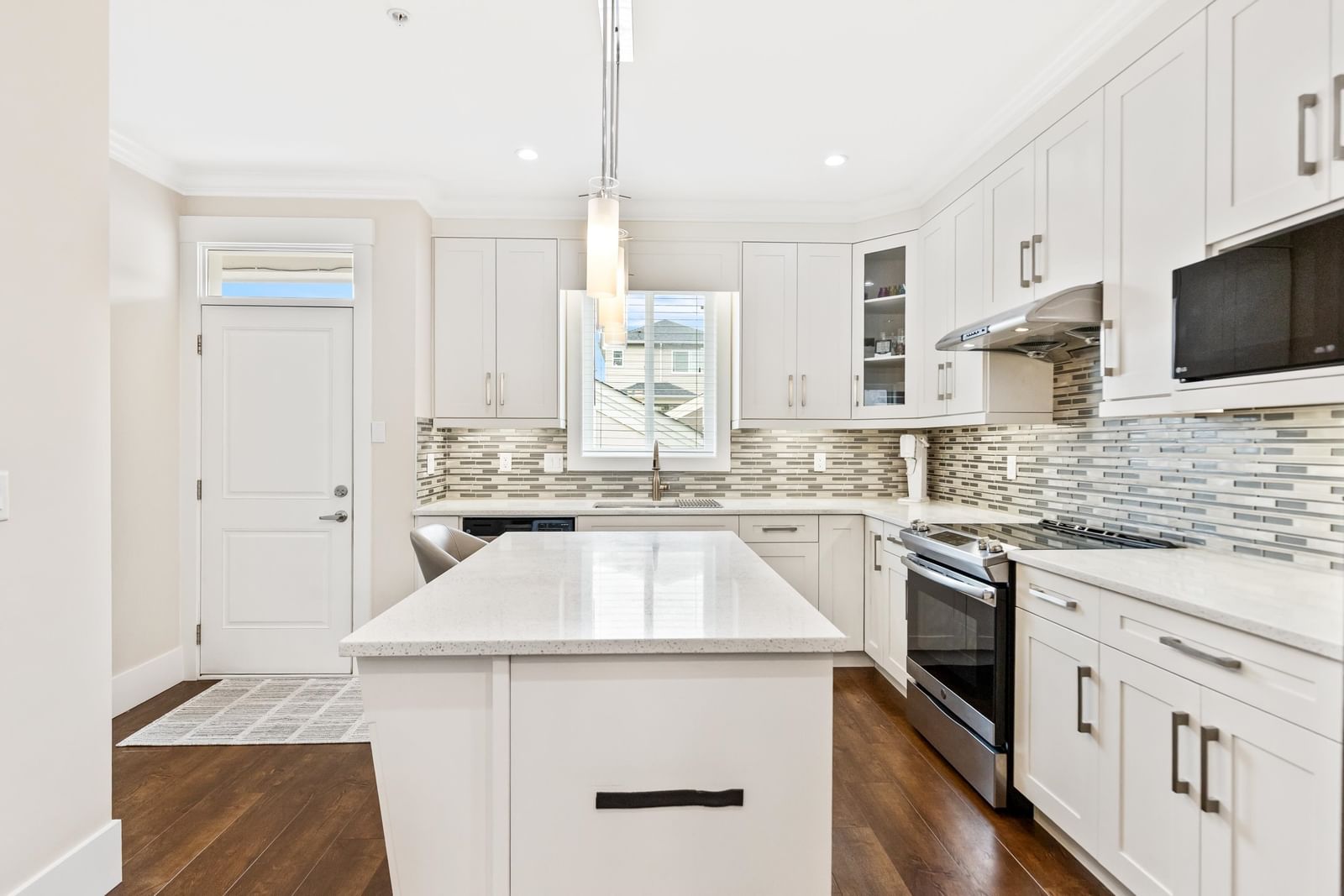 Listing Image 11