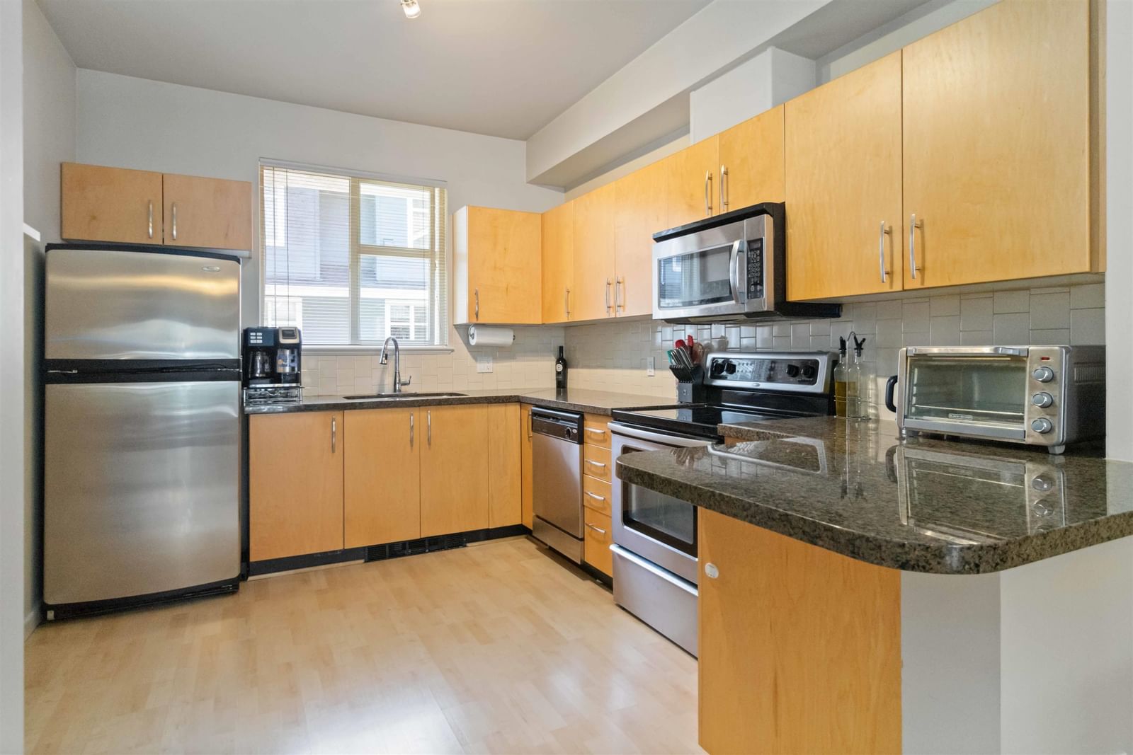 Listing Image 10