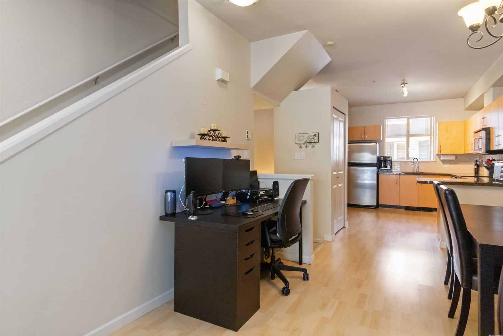 Listing Image 4