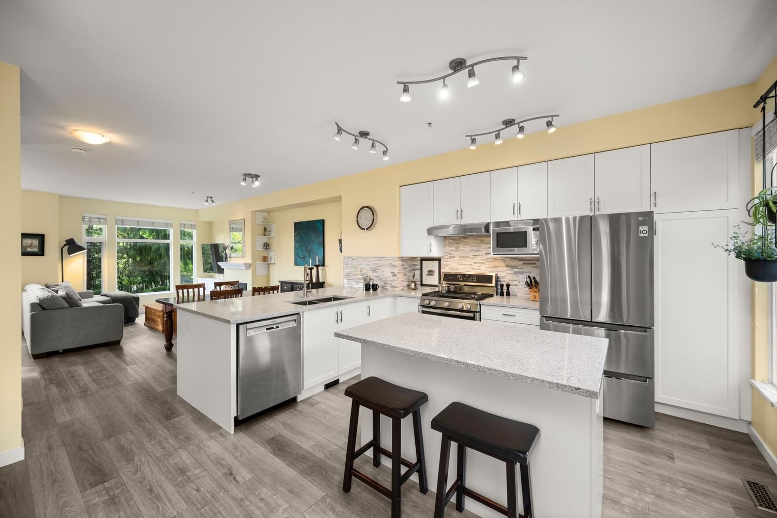 Listing Image 15