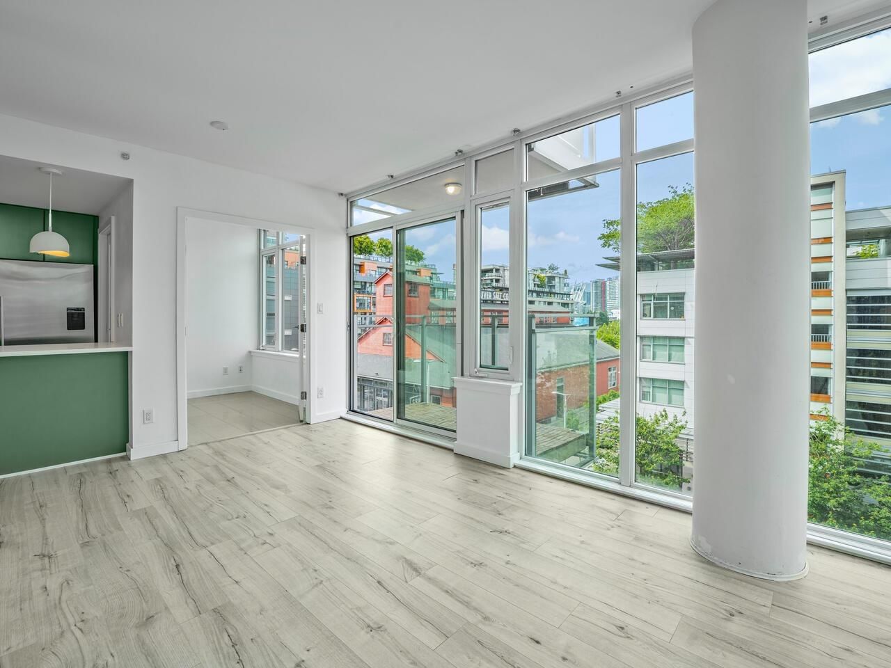 Listing Image 11