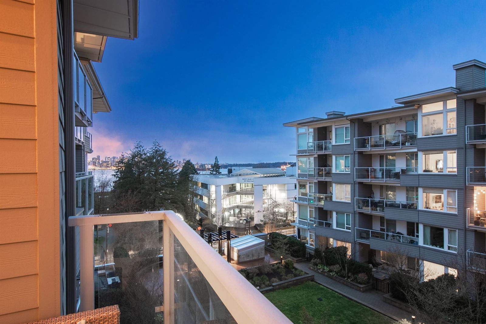 Listing Image 10