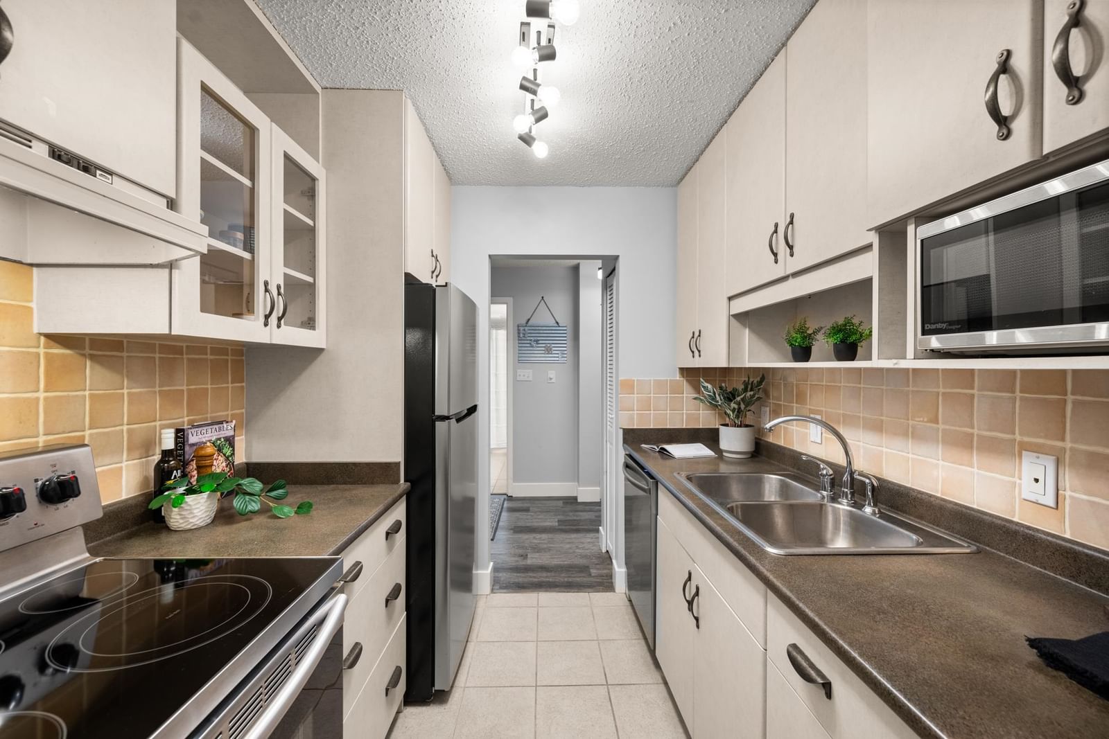 Listing Image 12