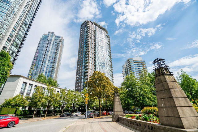 601 - 455 Beach Crescent