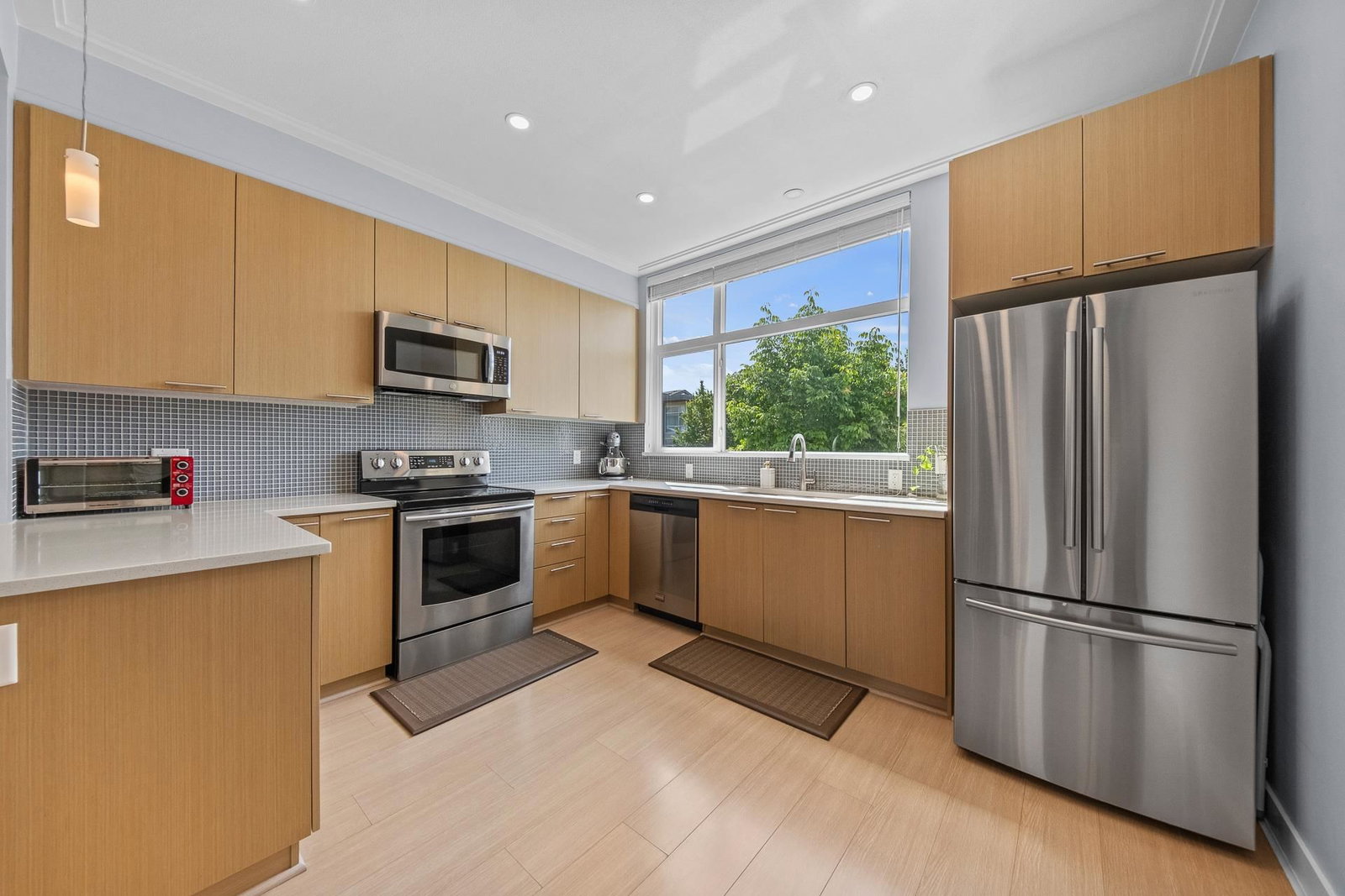 Listing Image 11