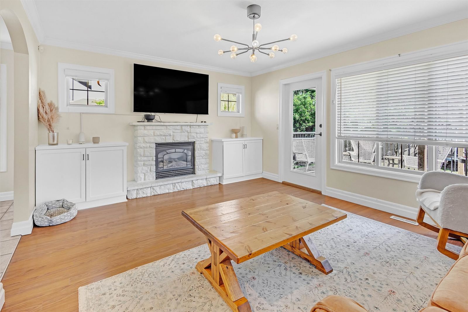 Listing Image 4