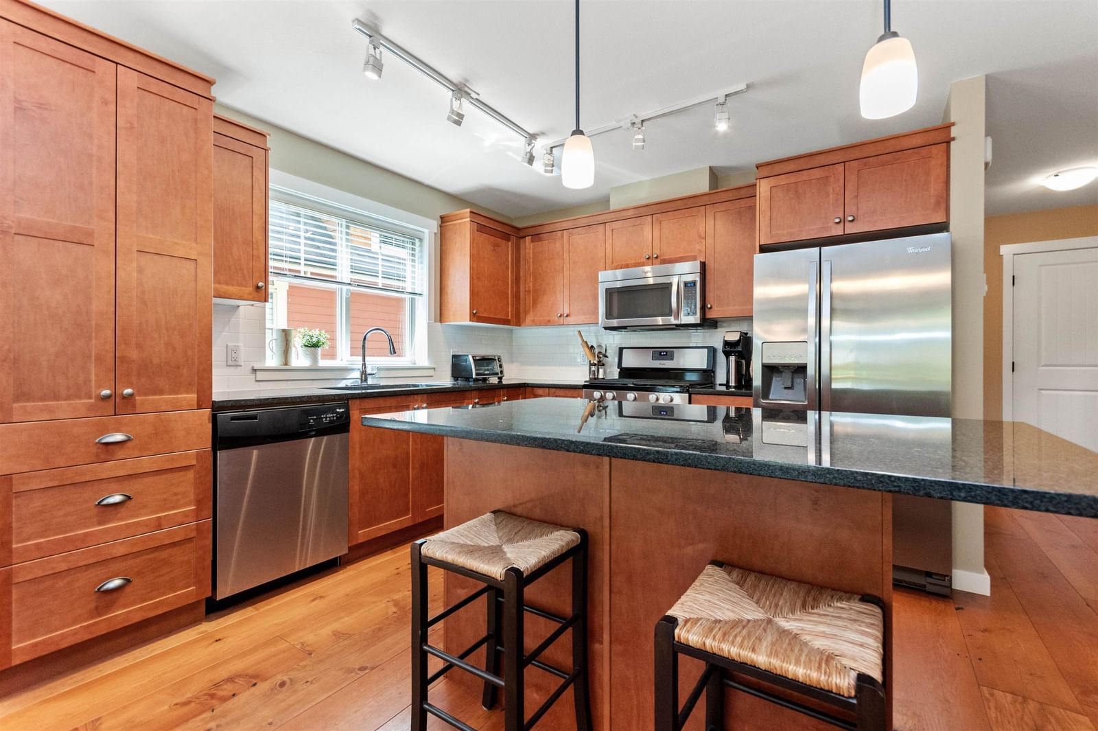 Listing Image 12