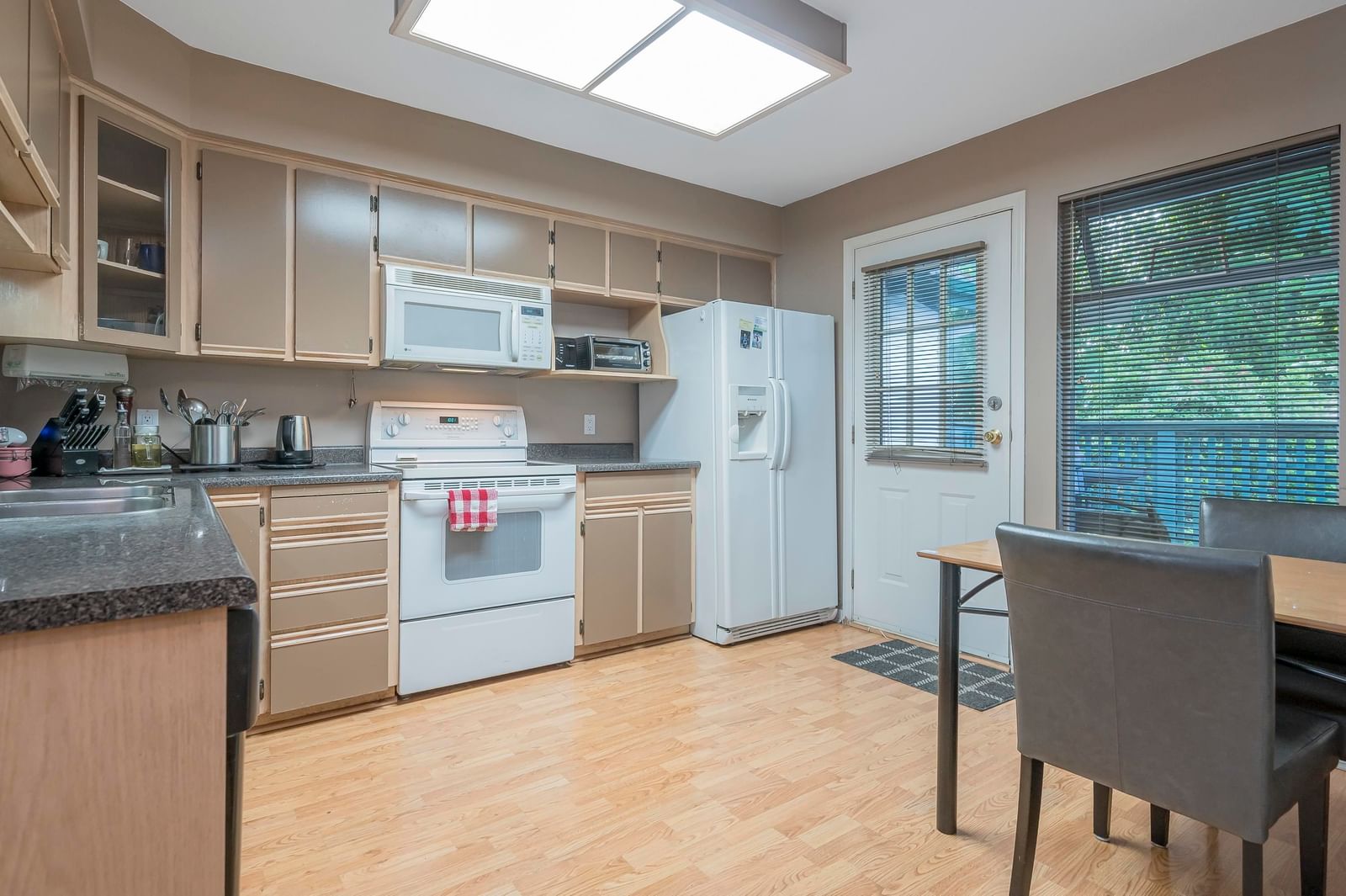 Listing Image 14