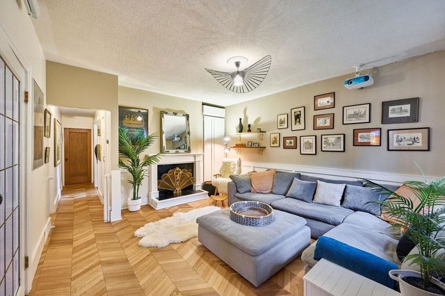 221 23rd Street W