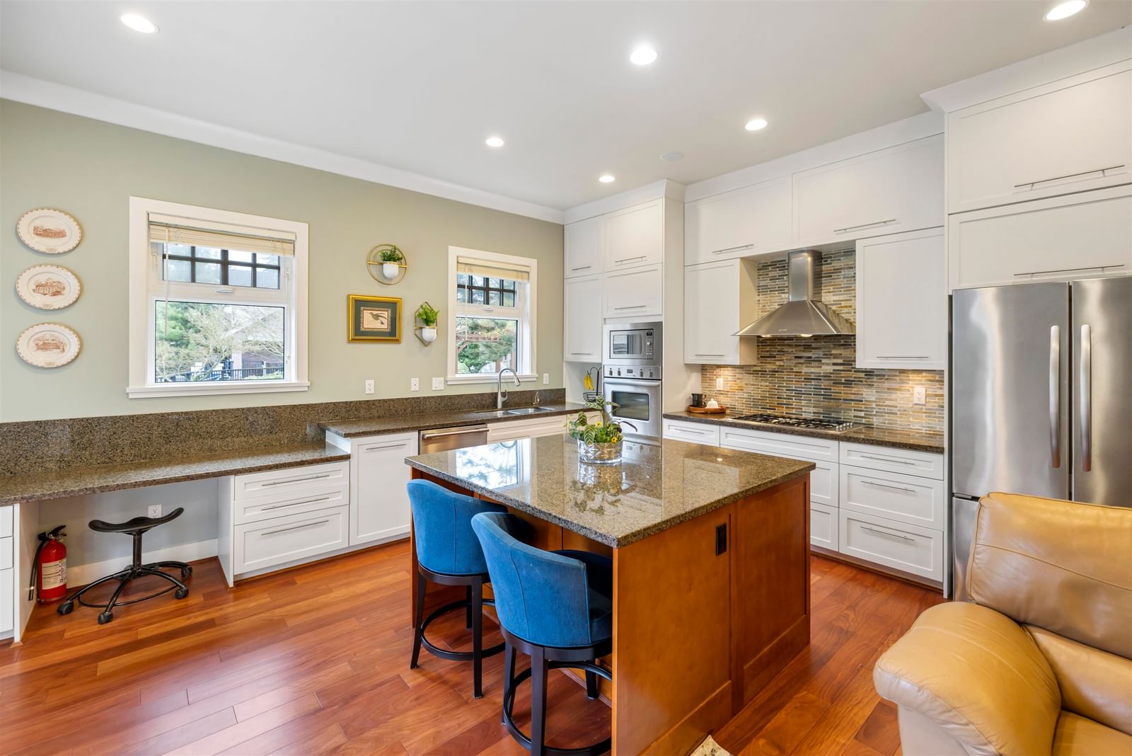 Listing Image 10