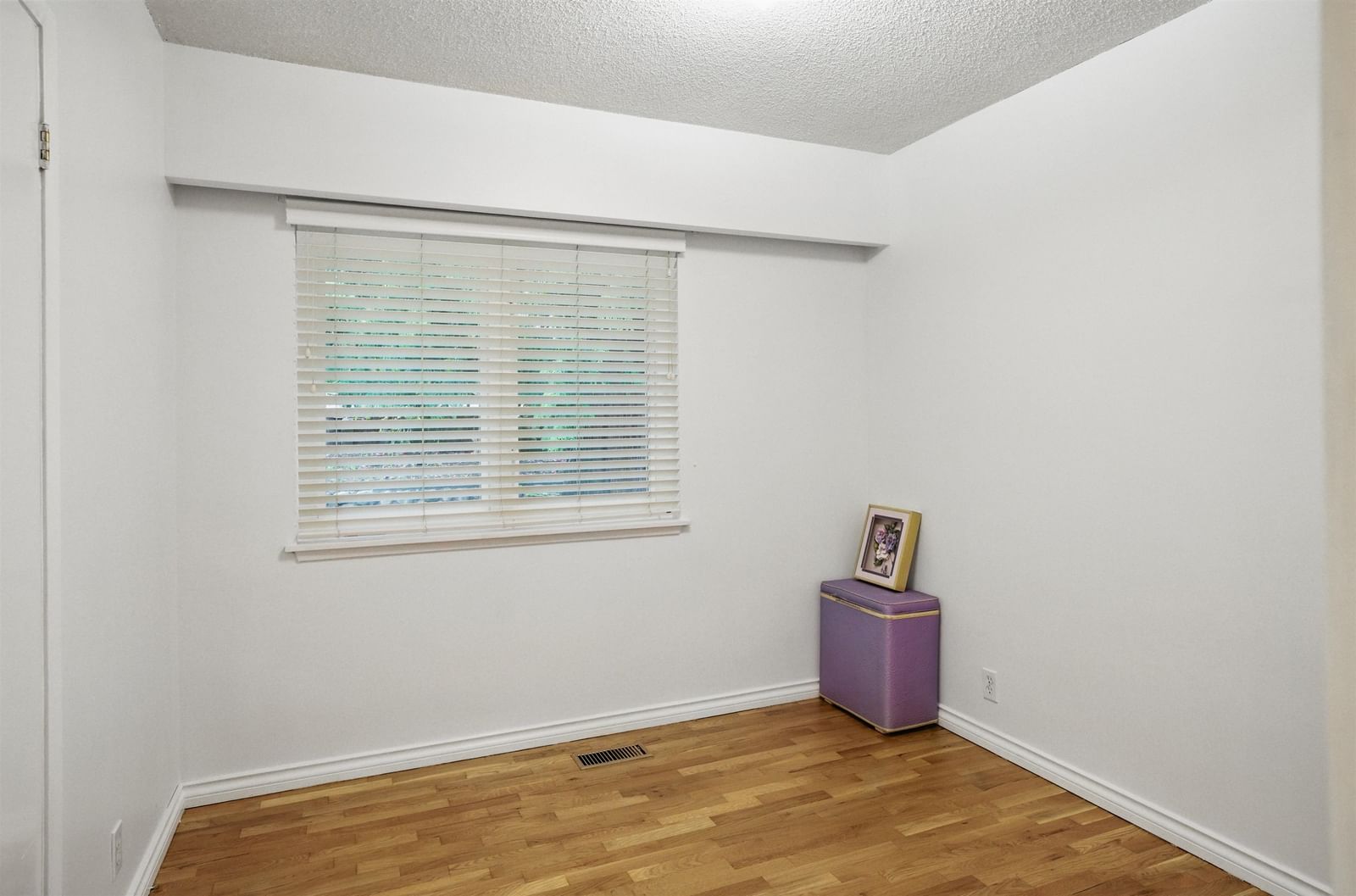 Listing Image 26
