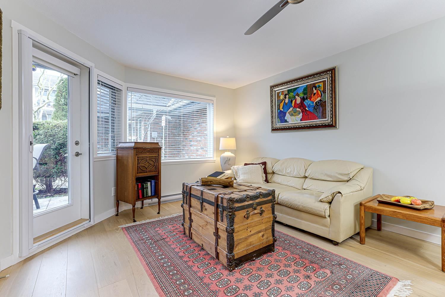 Listing Image 8