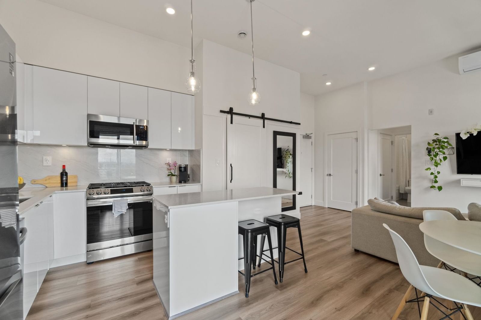 Listing Image 9