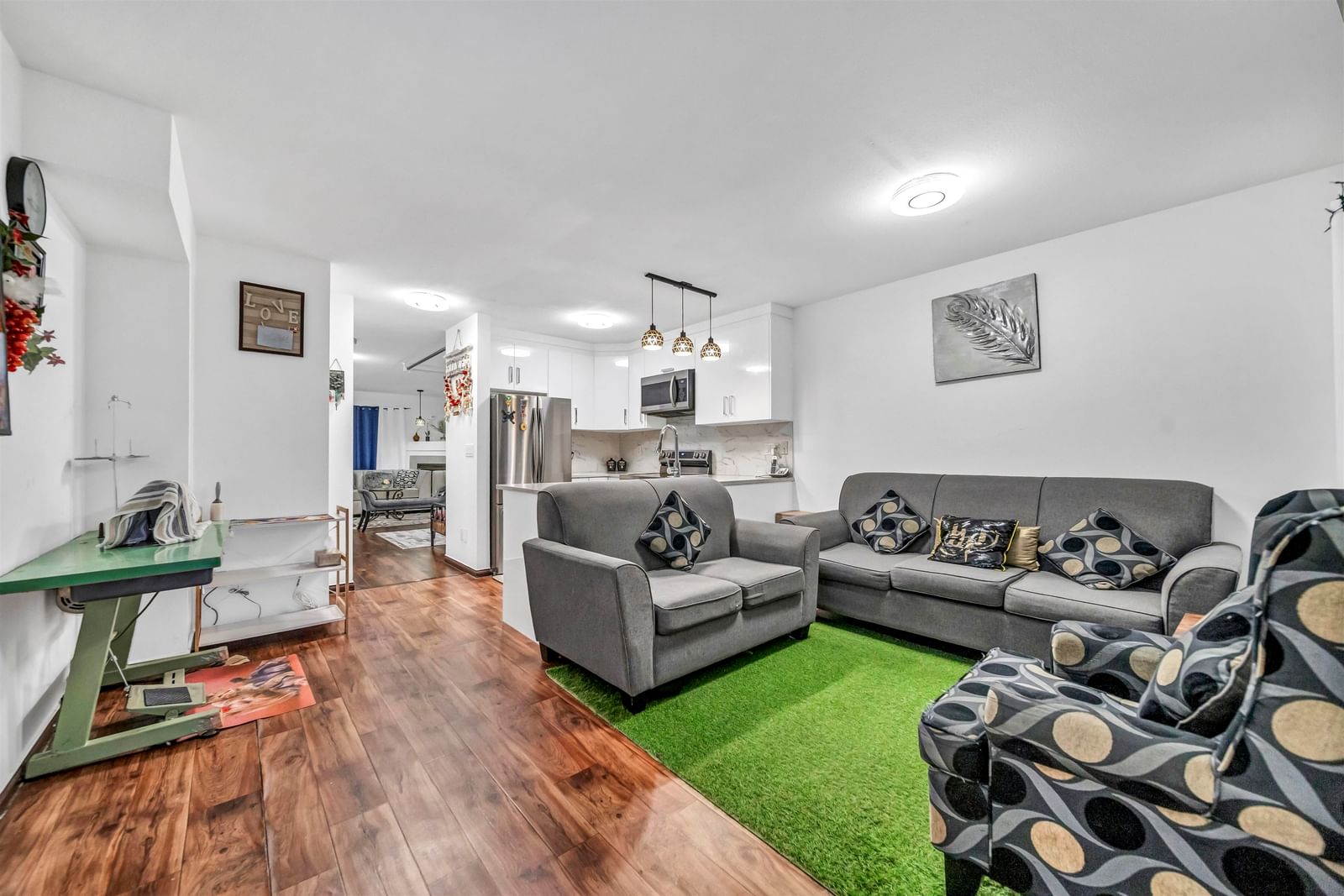 Listing Image 11