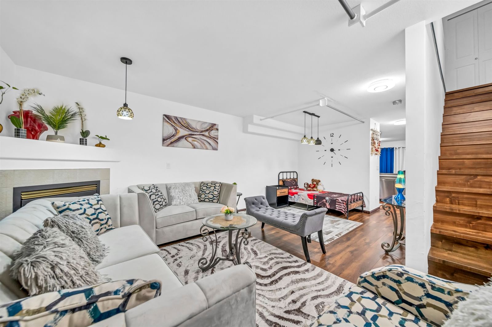 Listing Image 14