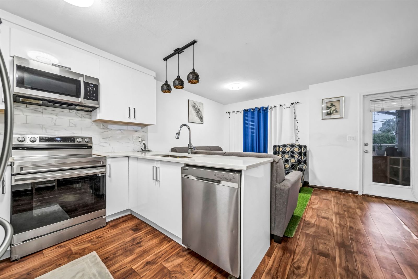 Listing Image 6