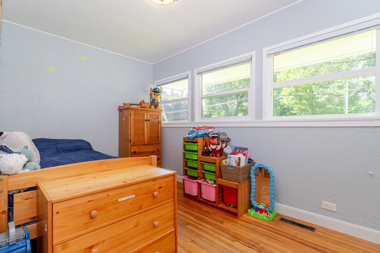Listing Image 10
