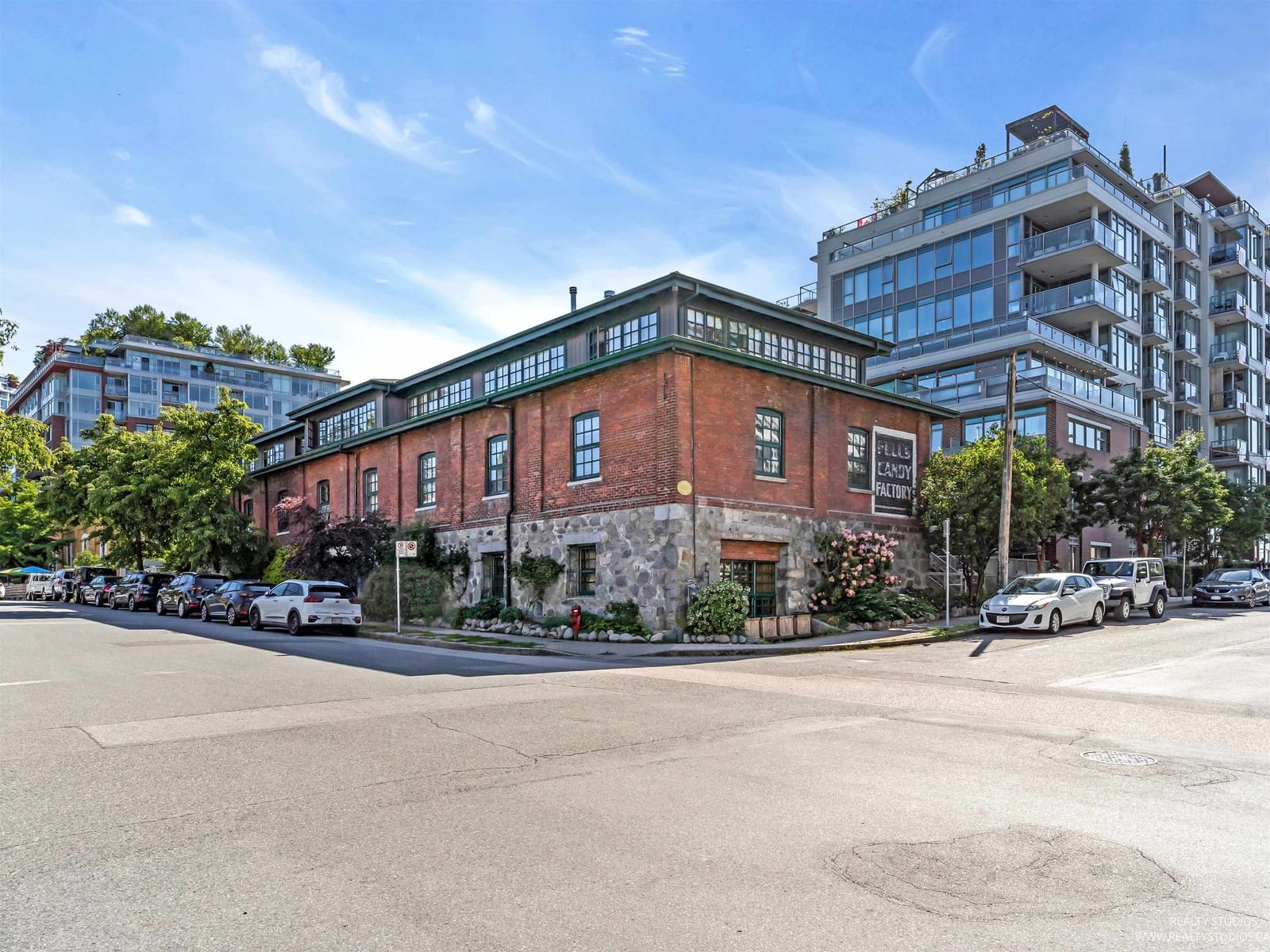 Listing Image 18
