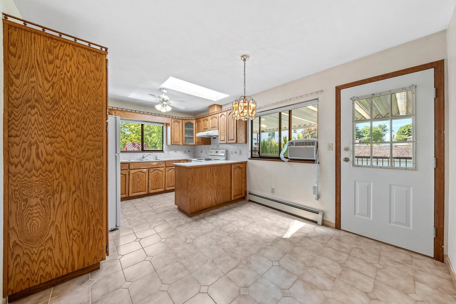 Listing Image 11